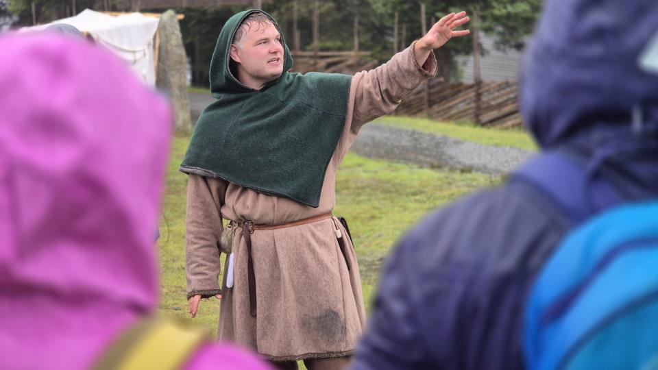 Lenke til artikkel: Fra vert til viking på Vikinggården