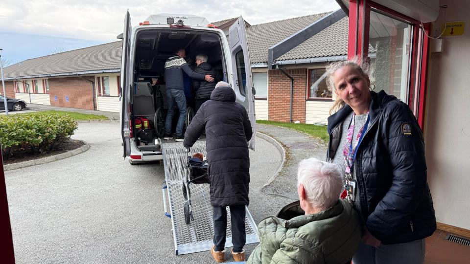 Lenke til artikkel: Bussturer gir livsglede ved Åkra sykehjem