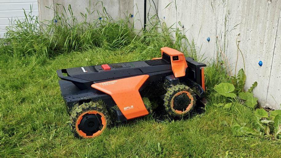 Lenke til artikkel: Satser på plenroboter på fotballbaner