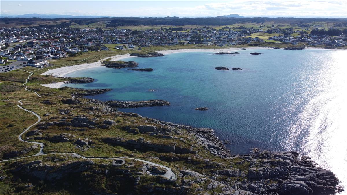 Luftfoto av Åkrastranda - Klikk for stort bilde